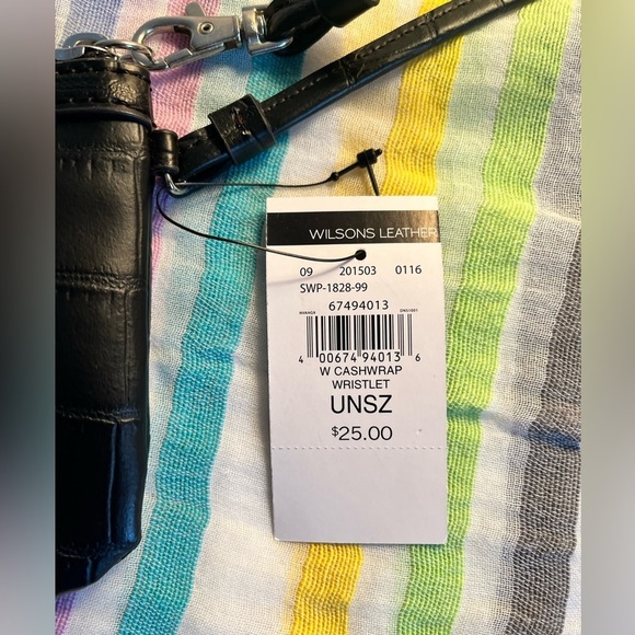 WILSONS Leather wristlet, brand new with tags! - Picture 3 of 8